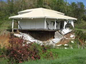 Glissement terrain Martinique Lot. Soleil Levant (BRGM,2004)